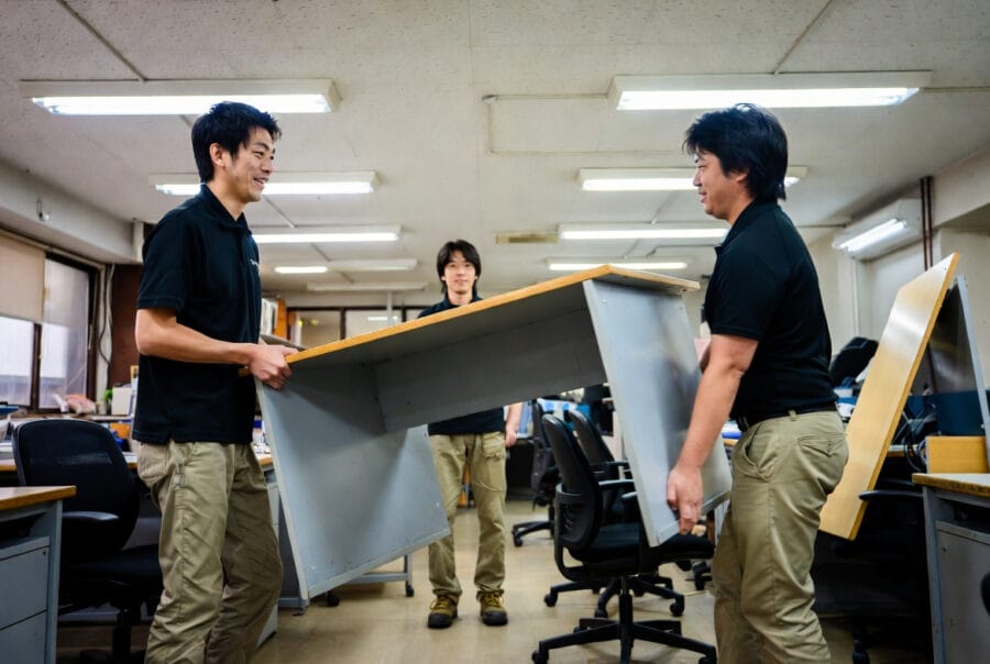 事務机やオフィスチェアなどオフィス家具の買取回収を行うリサイクルショップ エコスマイリー