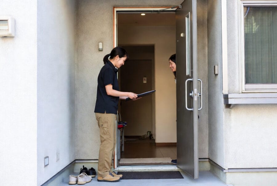 埼玉県・東京都で即日対応する家具買取回収のトラックとスタッフ